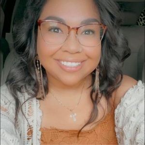 Meet your Posher, Maegan